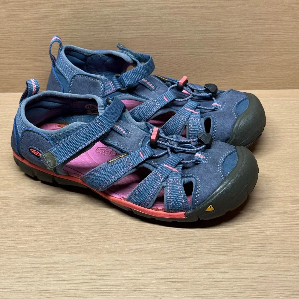 KEEN Youth Hiking Sandals Size 5 Blue Pink Waterproof Outdoor Sport